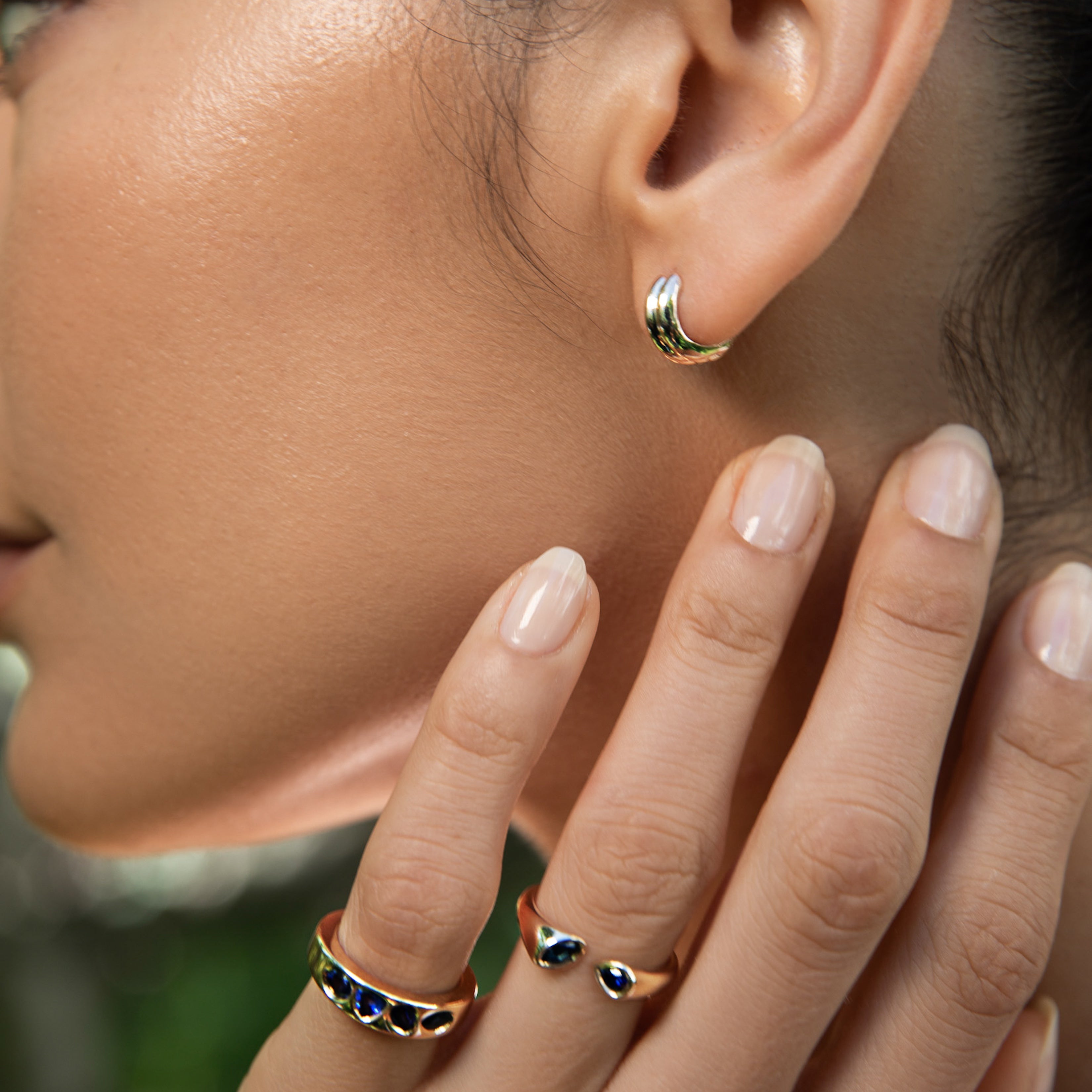 Blue Sapphire Geometric Band