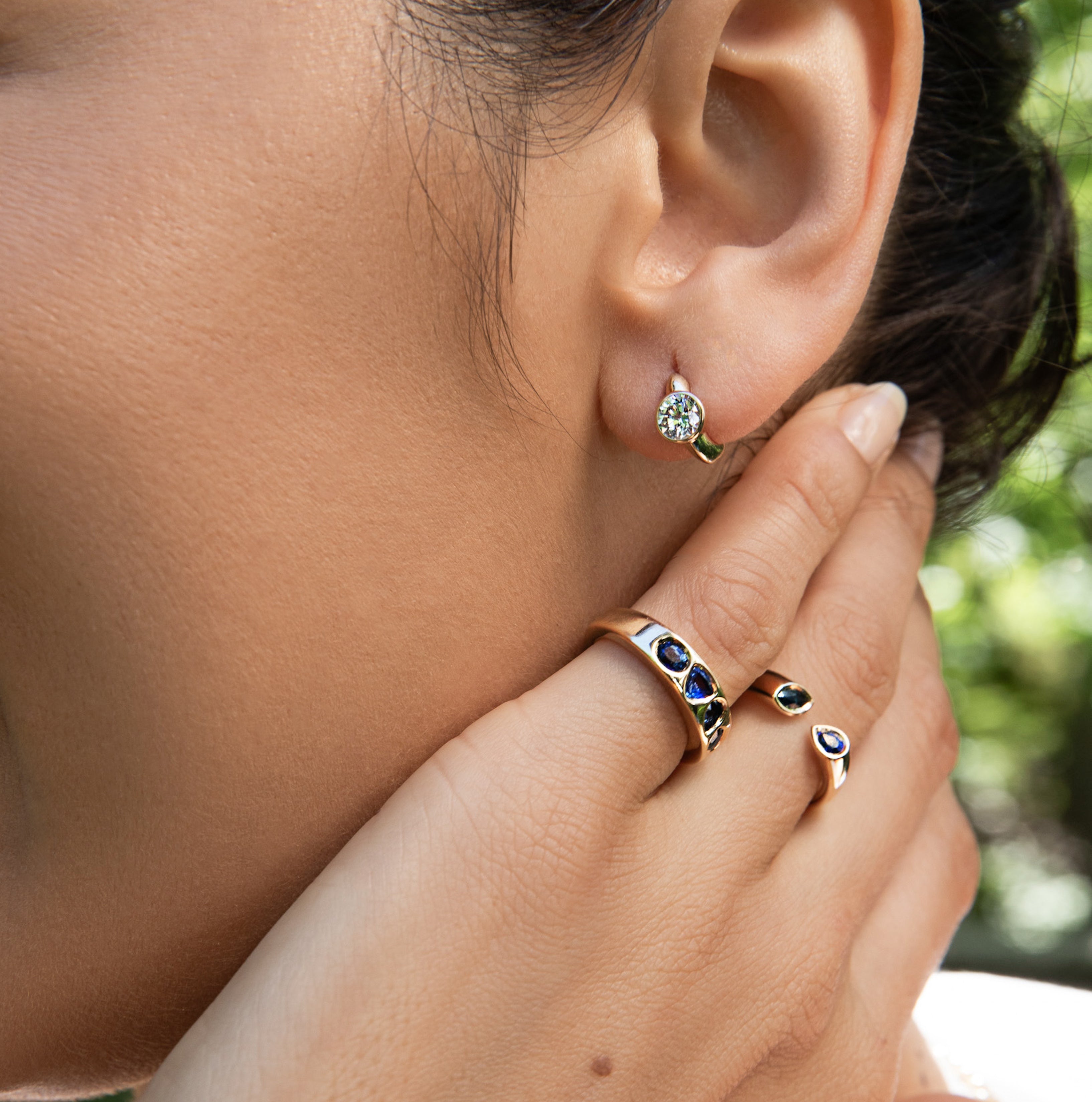 Blue Sapphire Geometric Band