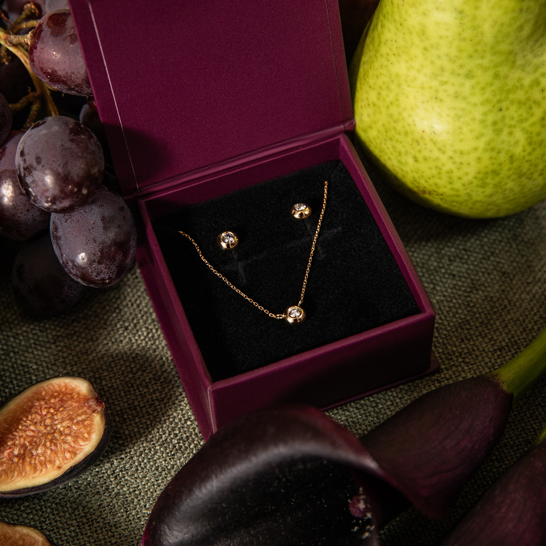 Sophie ratner is giving away free lab grown diamond studs or a lab grown diamond necklace when you spend $1,000+. Get both if you spend $2,000+. Automatically added to qualifying carts at checkout, choose your gold color there.