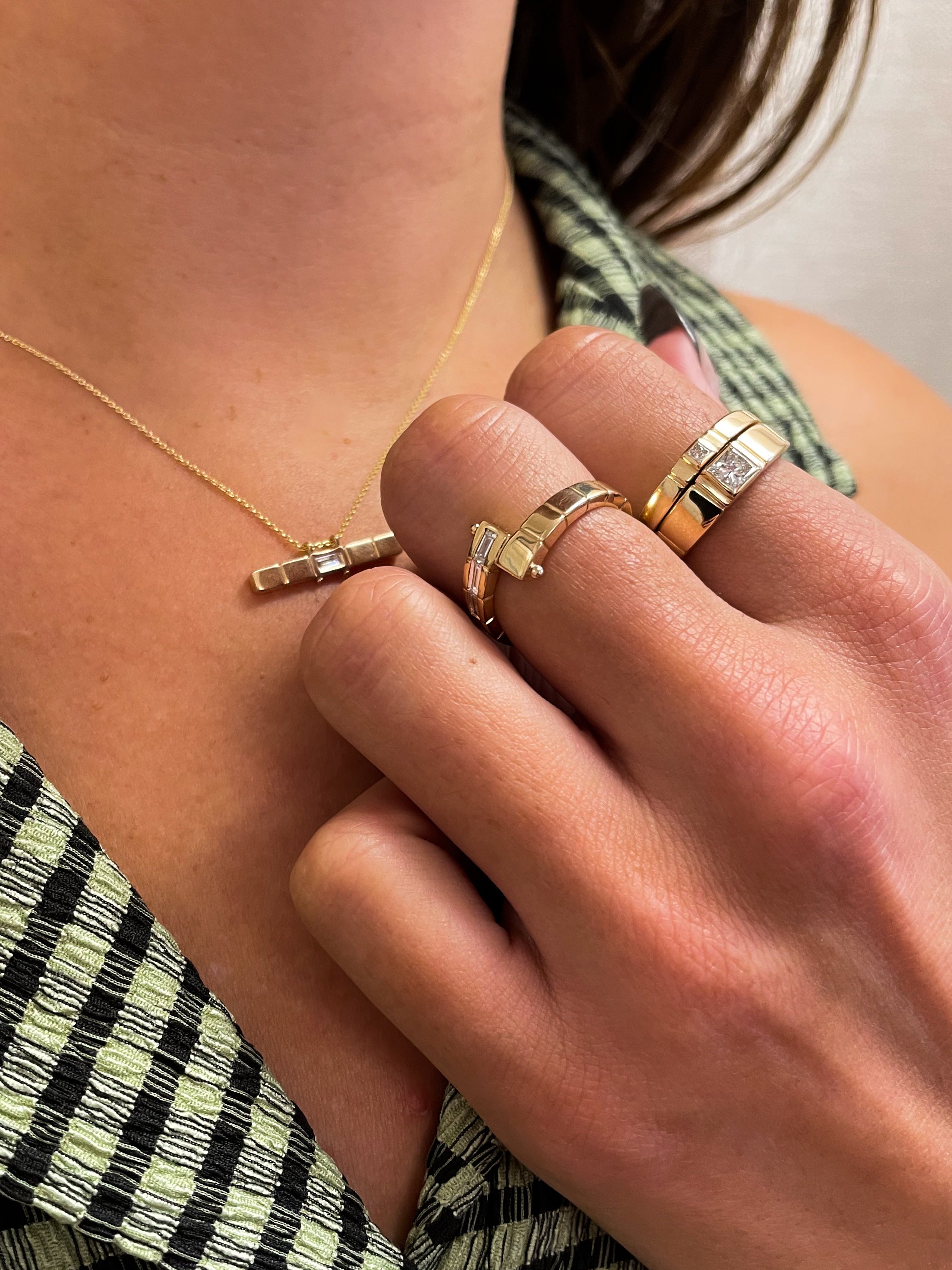 Ridged Diamond Bar Necklace