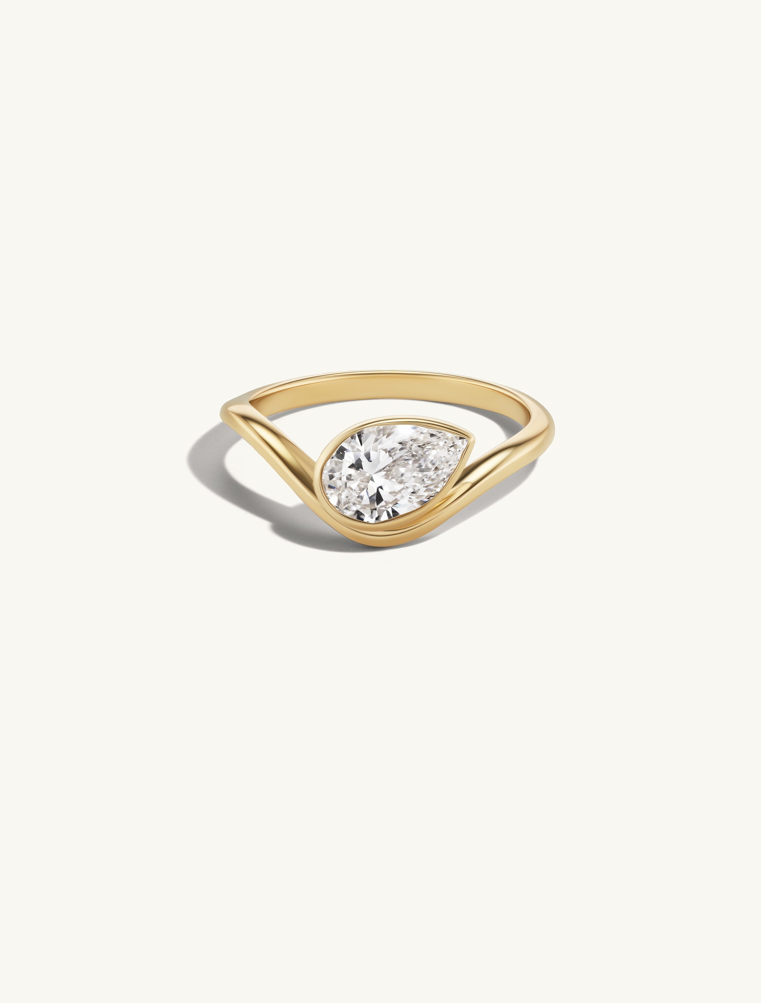 Large Pear Trace Ring