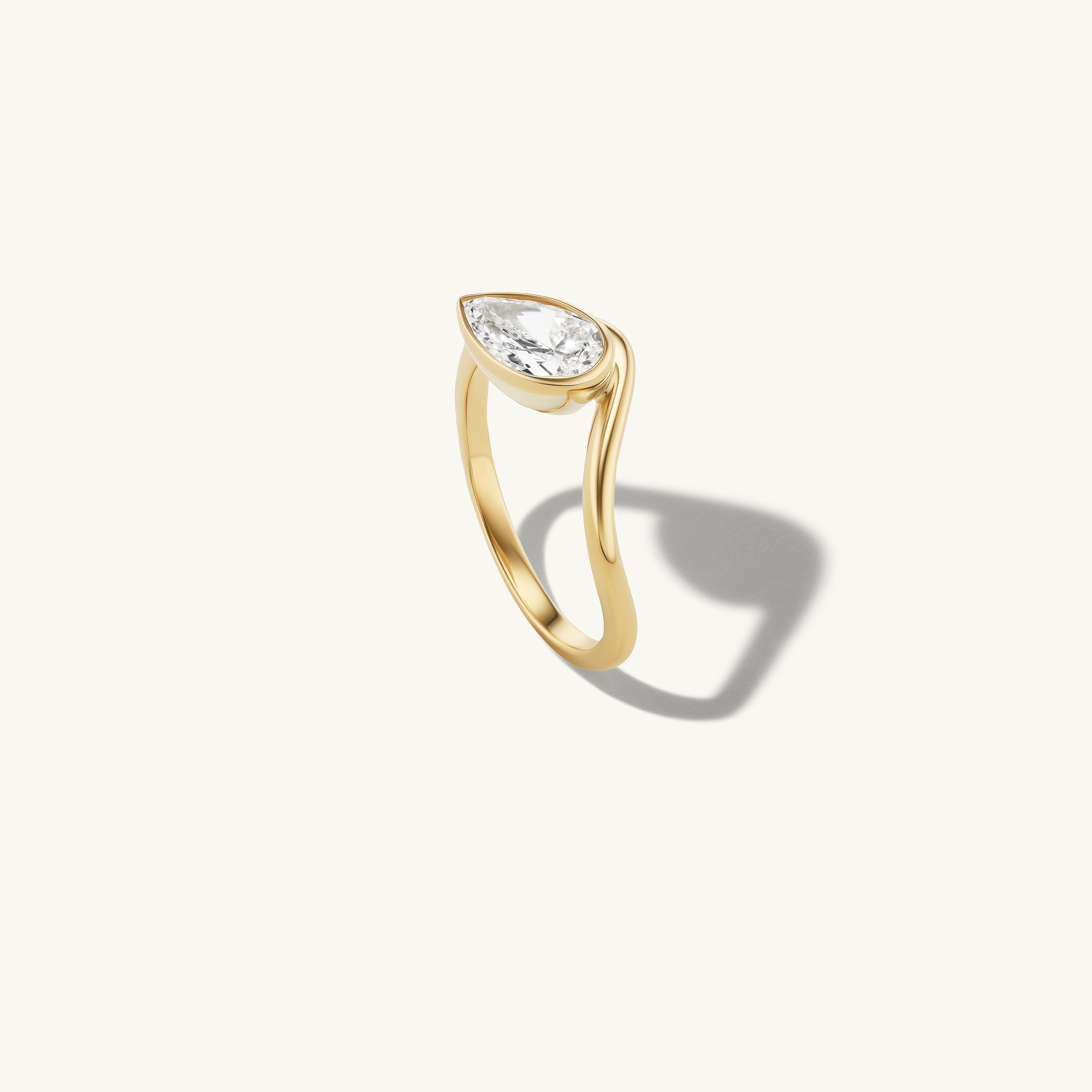 Large Pear Trace Ring