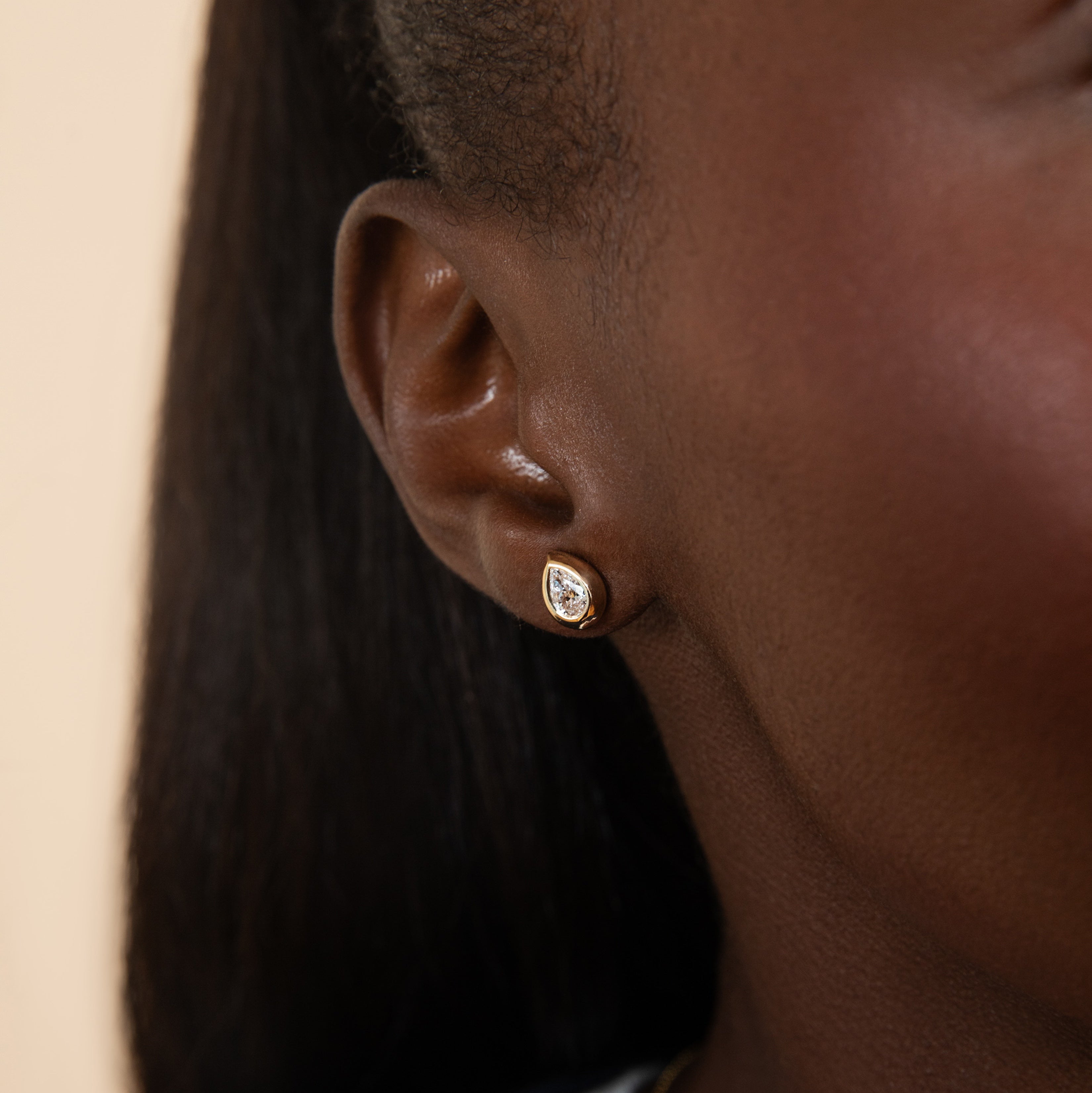 Medium Pear Venus Stud