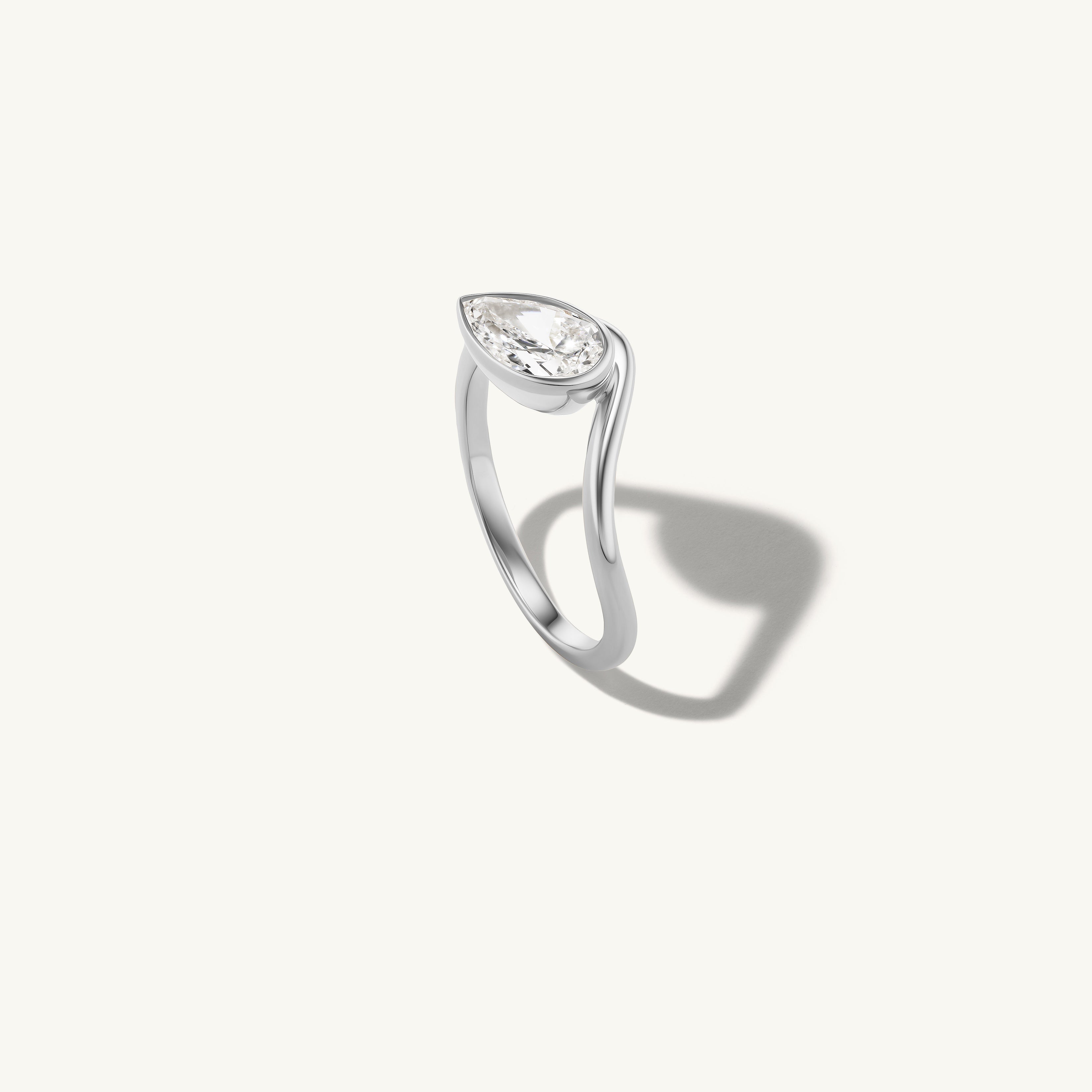 Large Pear Trace Ring