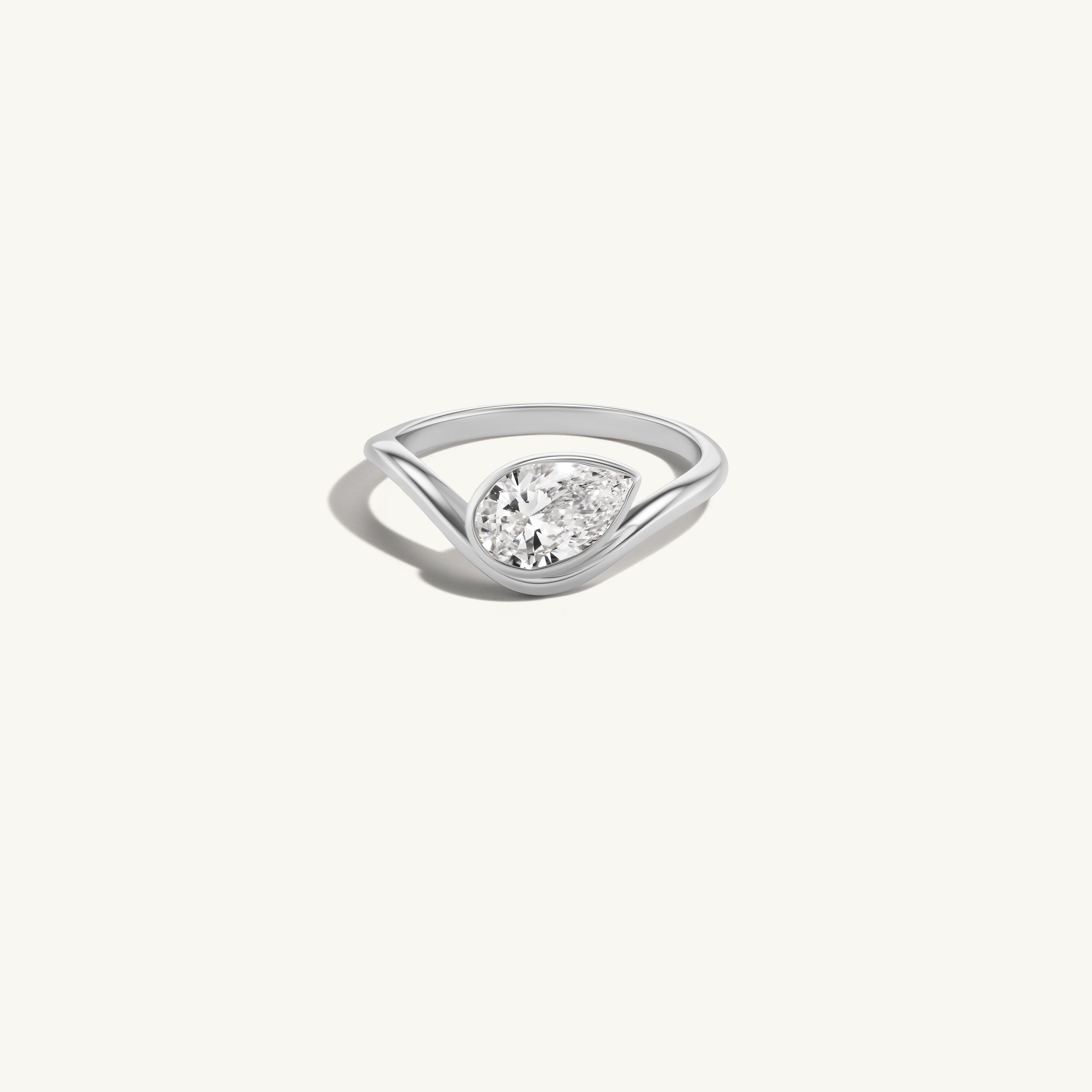 Large Pear Trace Ring